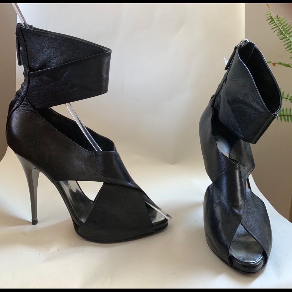 Fierce heels !! - Picture 2 of 5